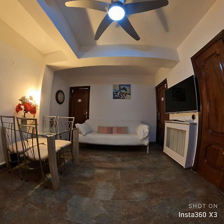 Habitaciones Individuales En Apartamento マドリード エクステリア 写真