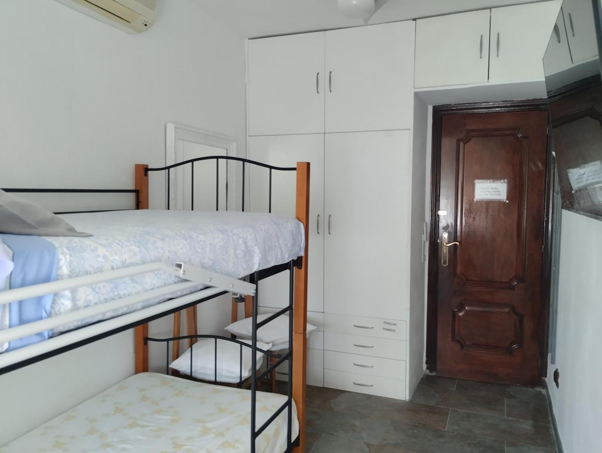 Habitaciones Individuales En Apartamento マドリード エクステリア 写真