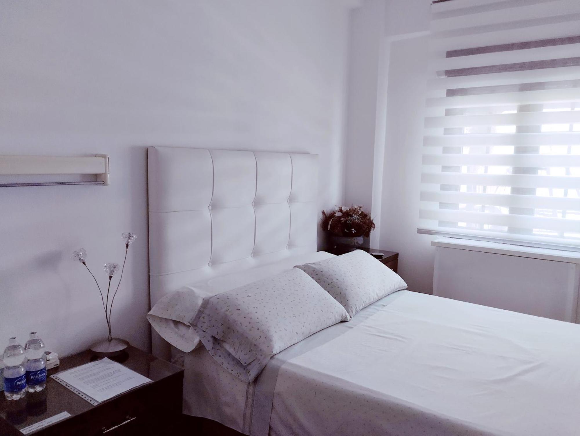 Habitaciones Individuales En Apartamento マドリード エクステリア 写真
