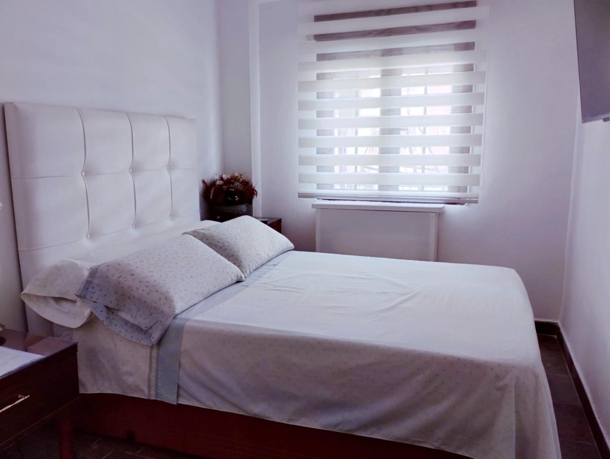 Habitaciones Individuales En Apartamento マドリード エクステリア 写真