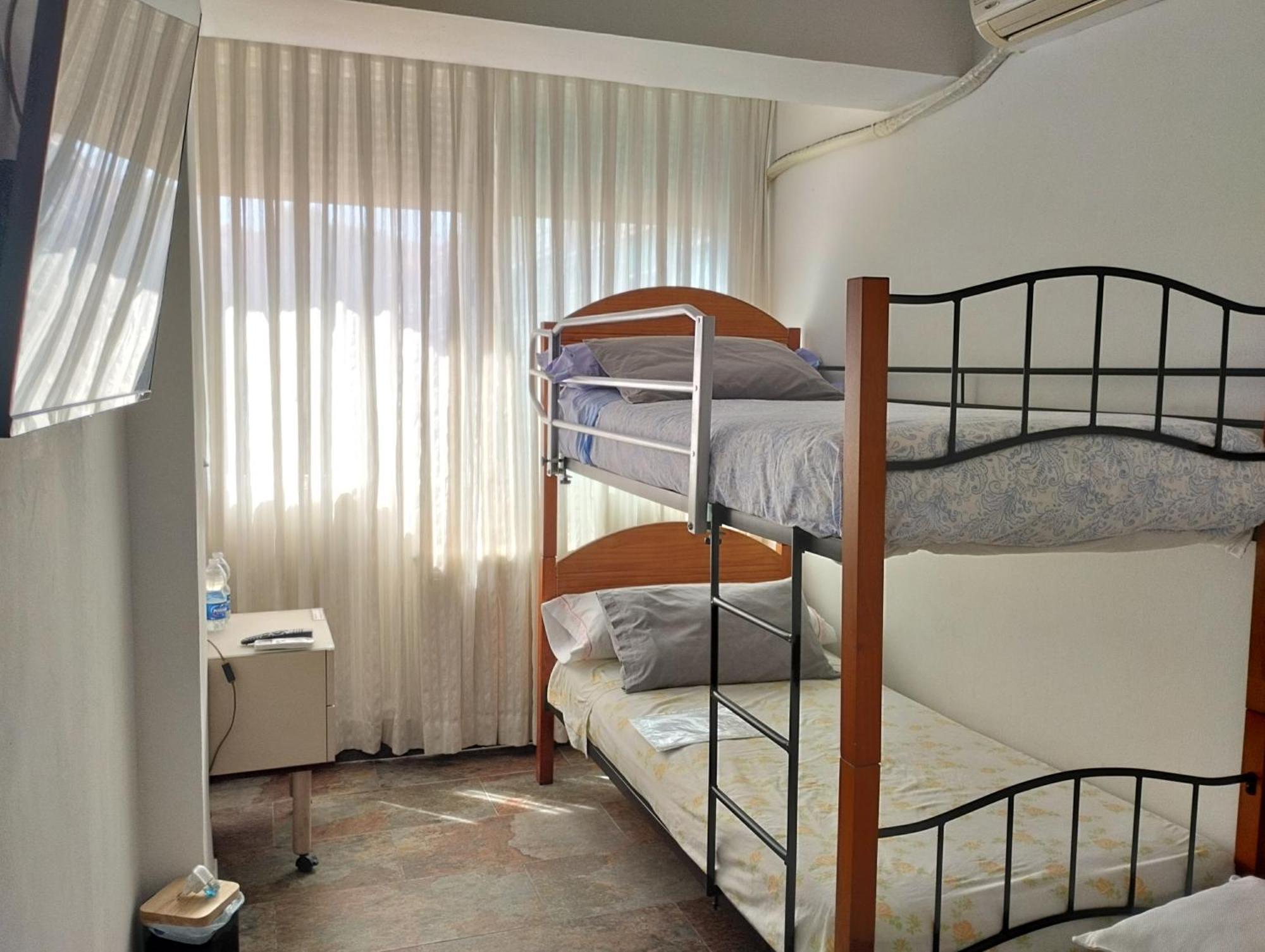 Habitaciones Individuales En Apartamento マドリード エクステリア 写真