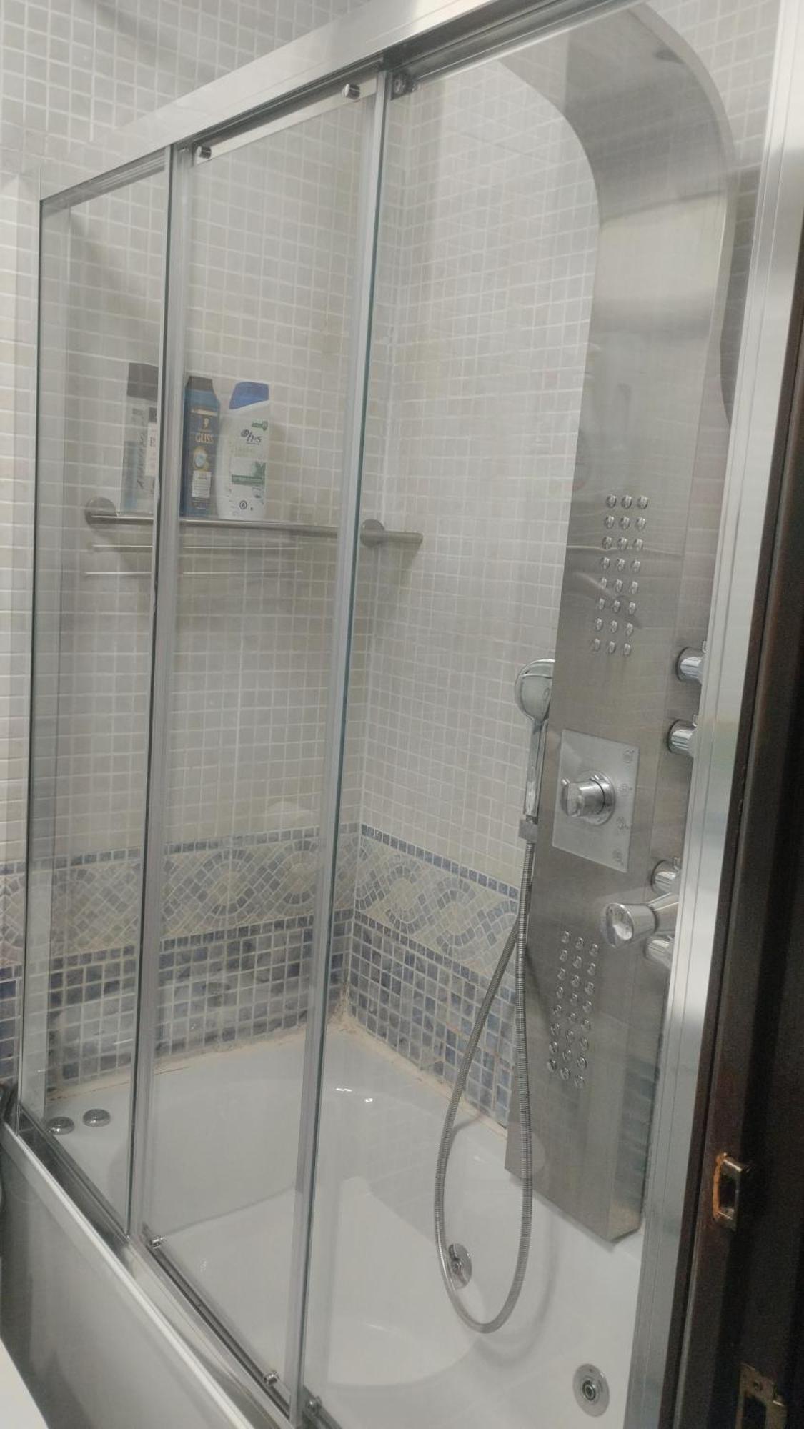 Habitaciones Individuales En Apartamento マドリード エクステリア 写真