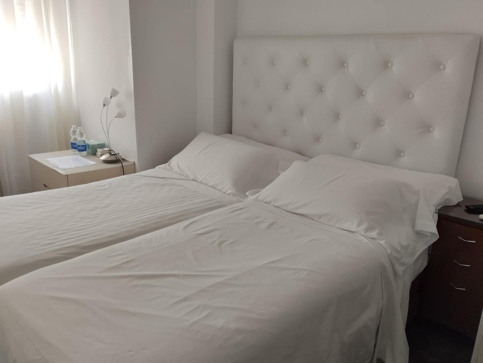Habitaciones Individuales En Apartamento マドリード エクステリア 写真