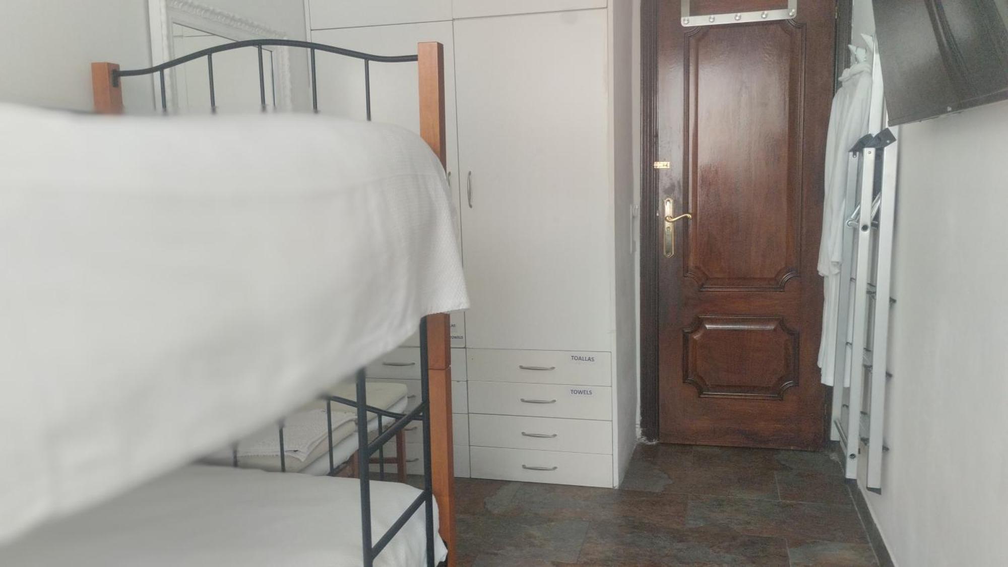 Habitaciones Individuales En Apartamento マドリード エクステリア 写真
