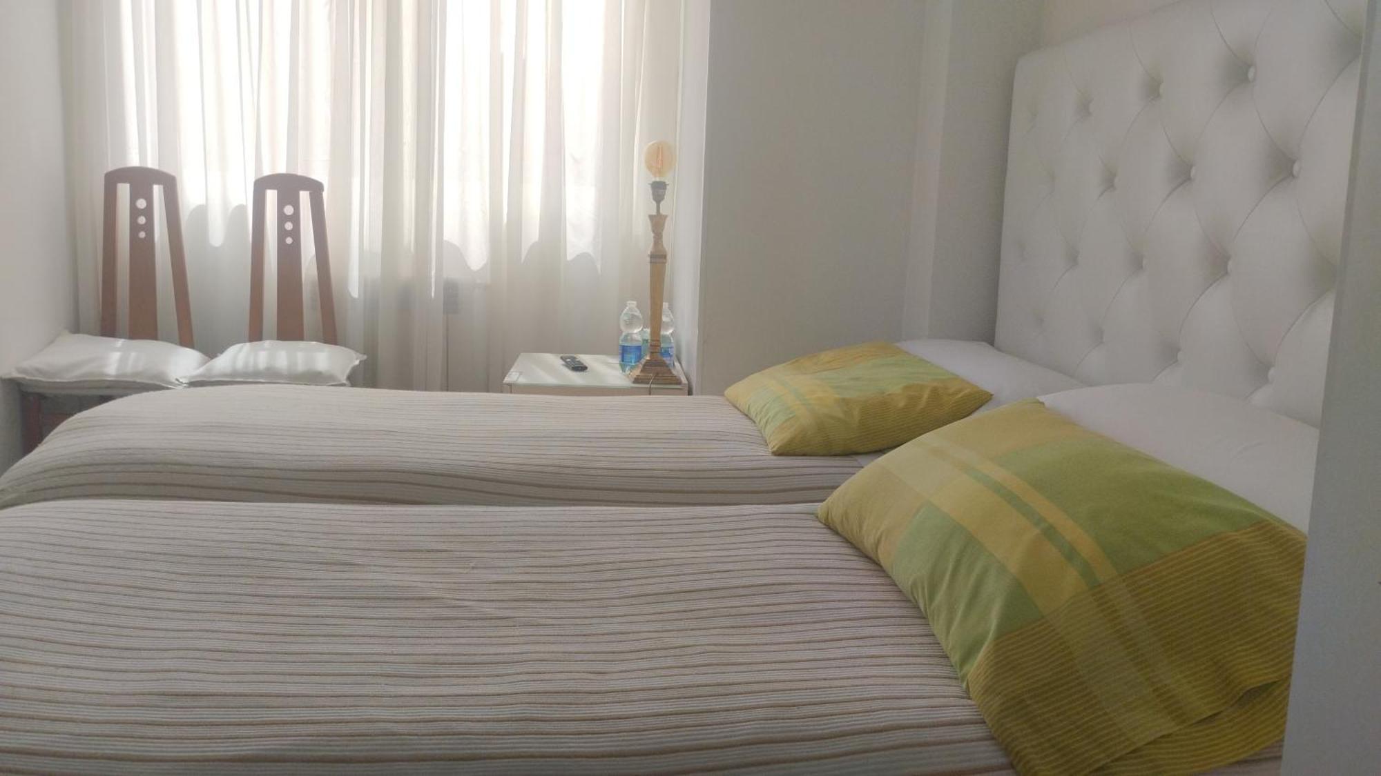 Habitaciones Individuales En Apartamento マドリード エクステリア 写真