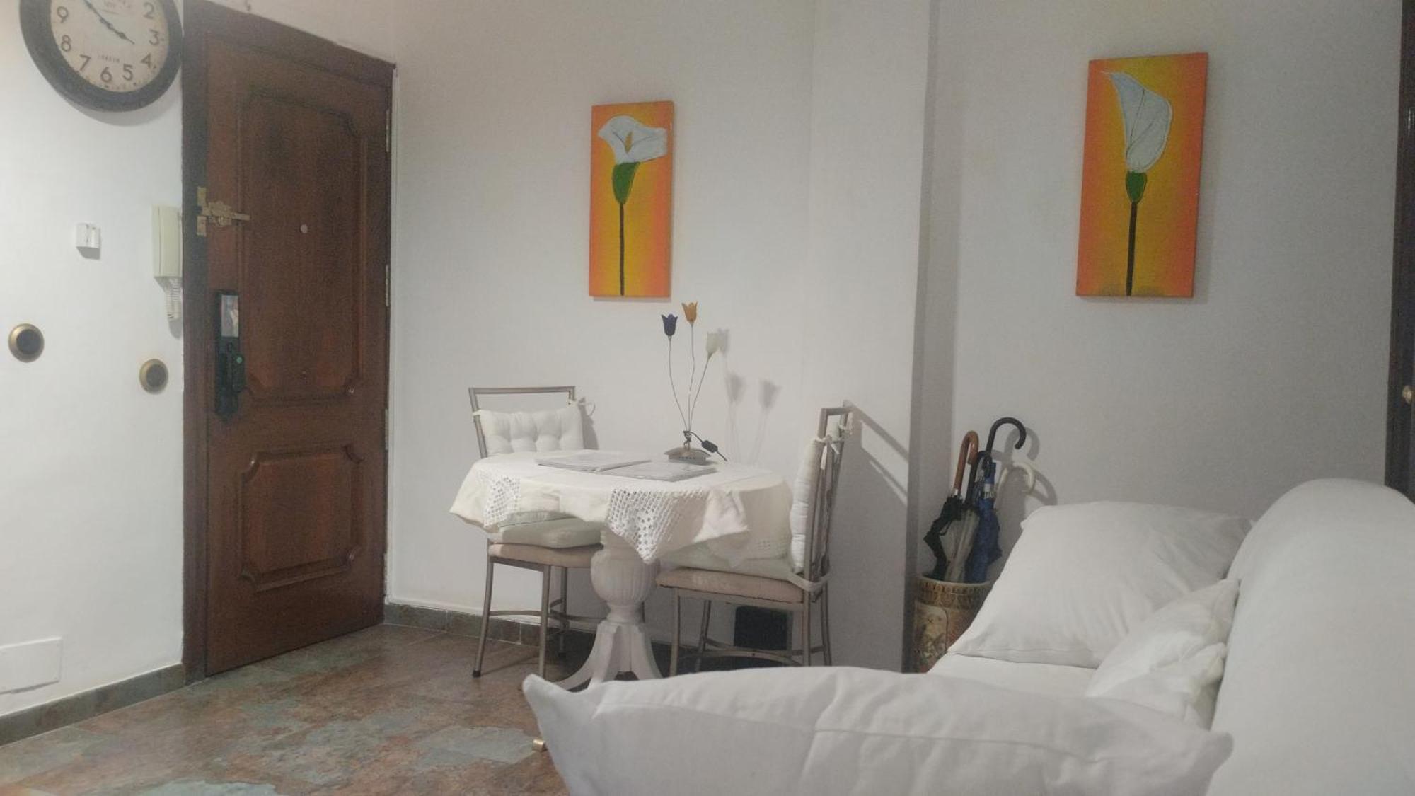 Habitaciones Individuales En Apartamento マドリード エクステリア 写真