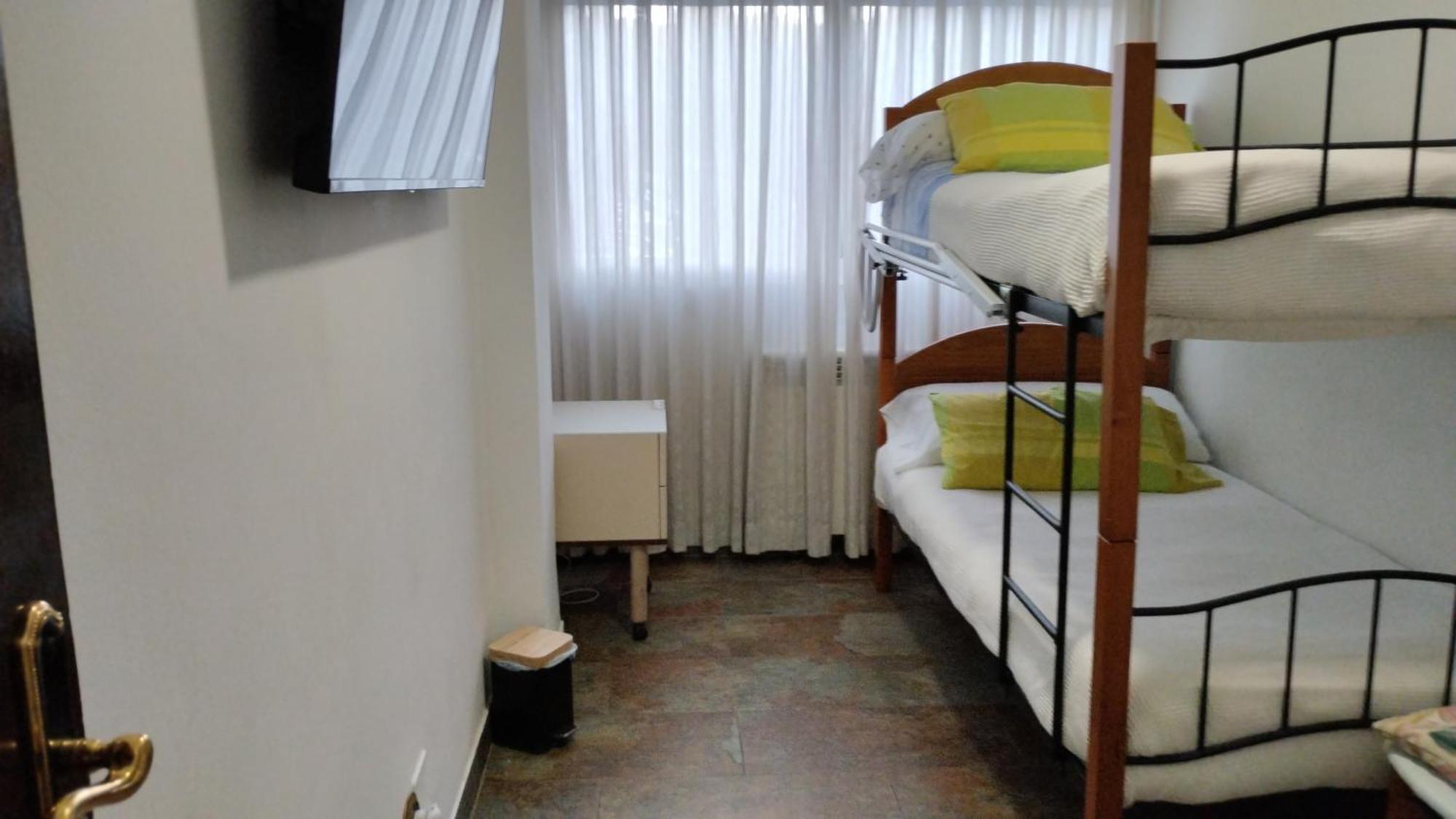 Habitaciones Individuales En Apartamento マドリード エクステリア 写真