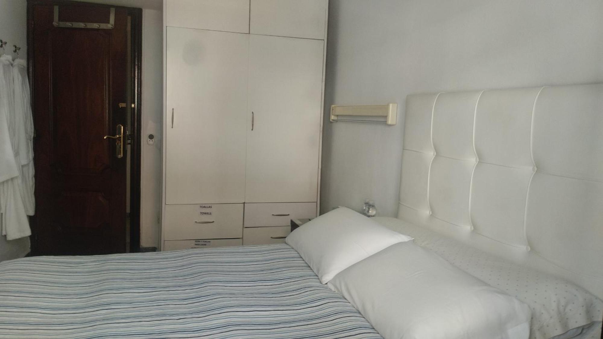 Habitaciones Individuales En Apartamento マドリード エクステリア 写真